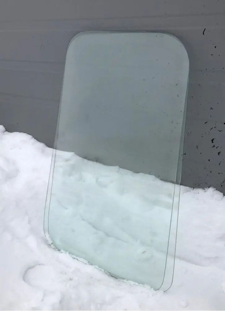 Стекло боковое нижнее 225.34.00.00.014 от автогрейдера ДЗ-180, ДЗ-143