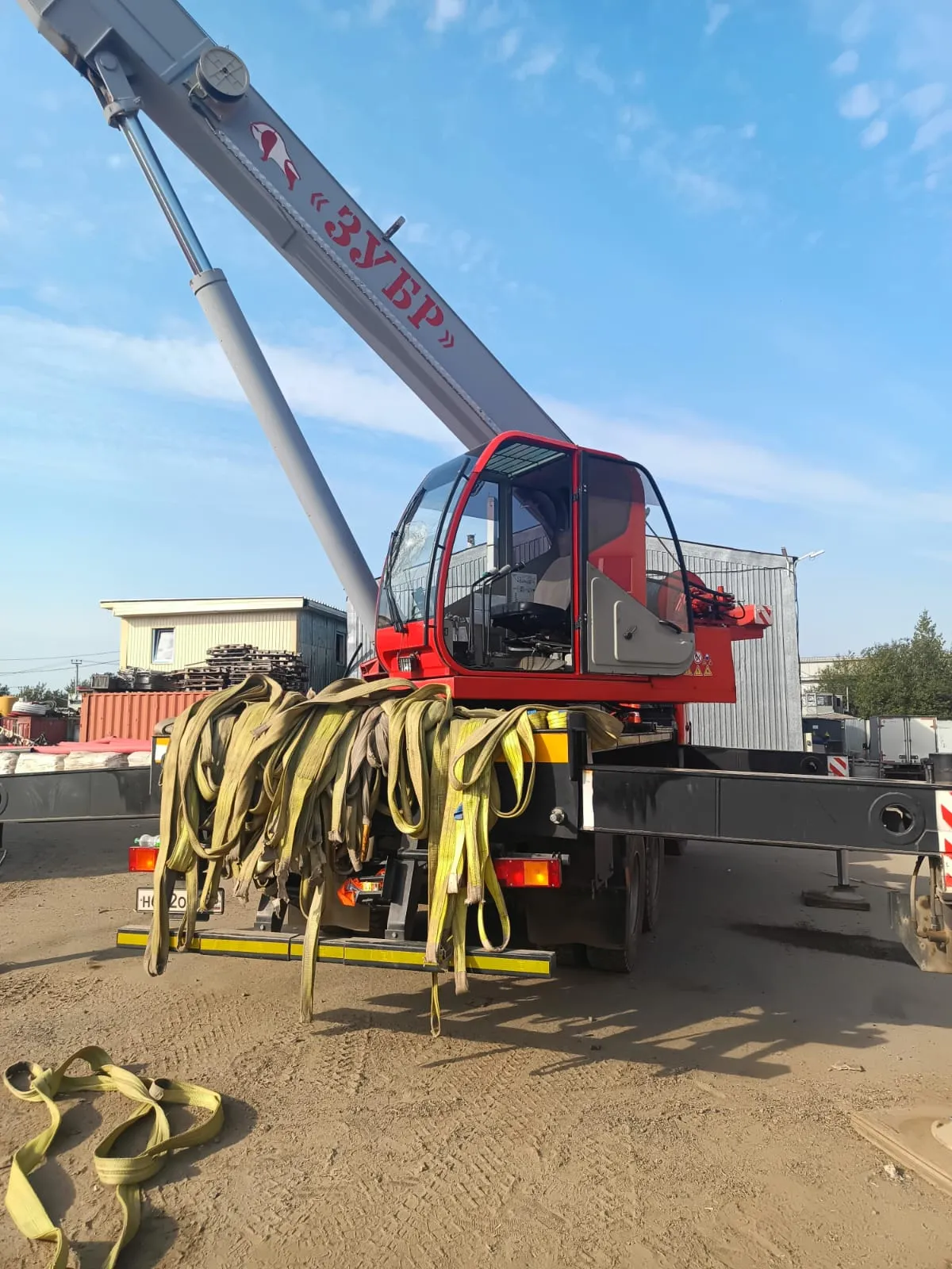 Стекло ветровое СНЛК1016-01.00.00.01 (804х1291) для автокрана Машека КС-55727