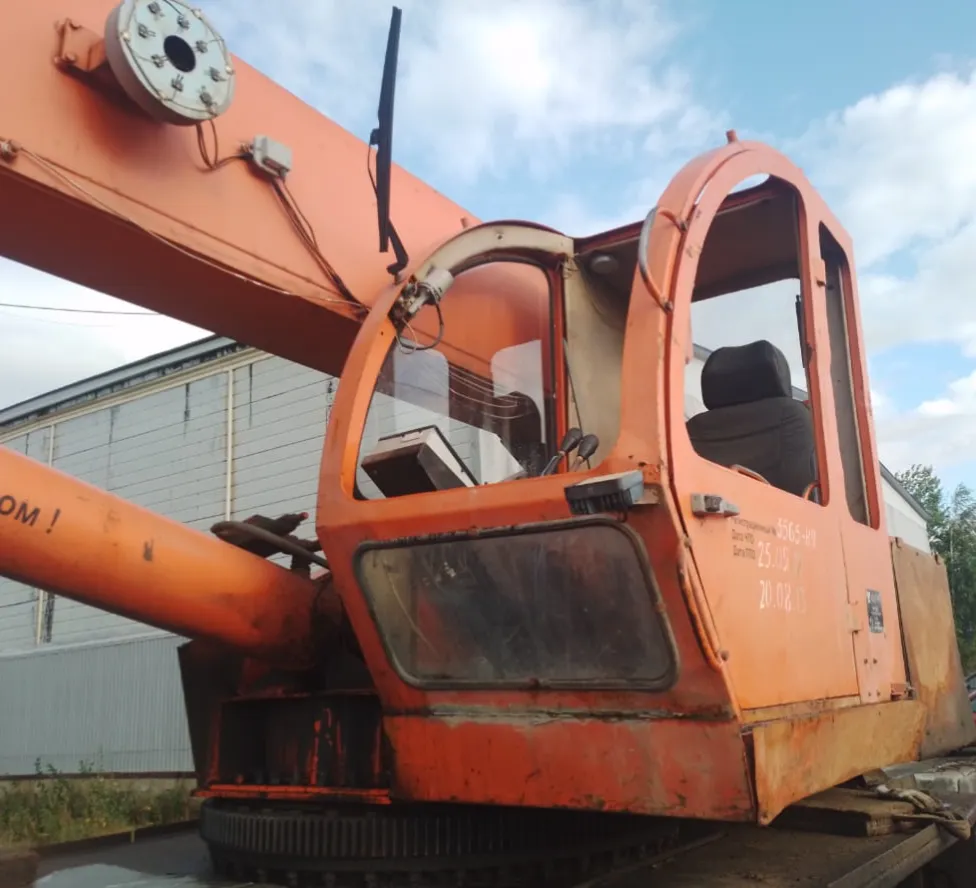 Стекло лобовое гнутое МКТ-25.1065.60.00.00.01 (1630х700) для автокрана Ульяновец МКТ-16, МКТ-20, МКТ-25, МКАТ-16, МКАТ-20, МКАТ-25, МКТБ-30, МКТБ-40, МКТБ-50