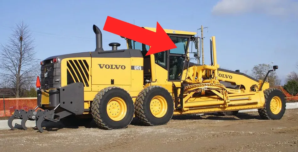 Стекло дверное верхнее правое (закаленное) для автогрейдера Volvo G976