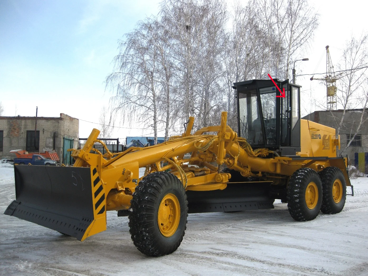 Стекло дверное ДЗ-140А.51.01.086 (1358x569) от автогрейдера ДЗ-98, ДЗ-98В.1