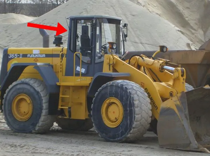 Стекло заднее 1135х787 на фронтальный погрузчик Furukawa 365-II