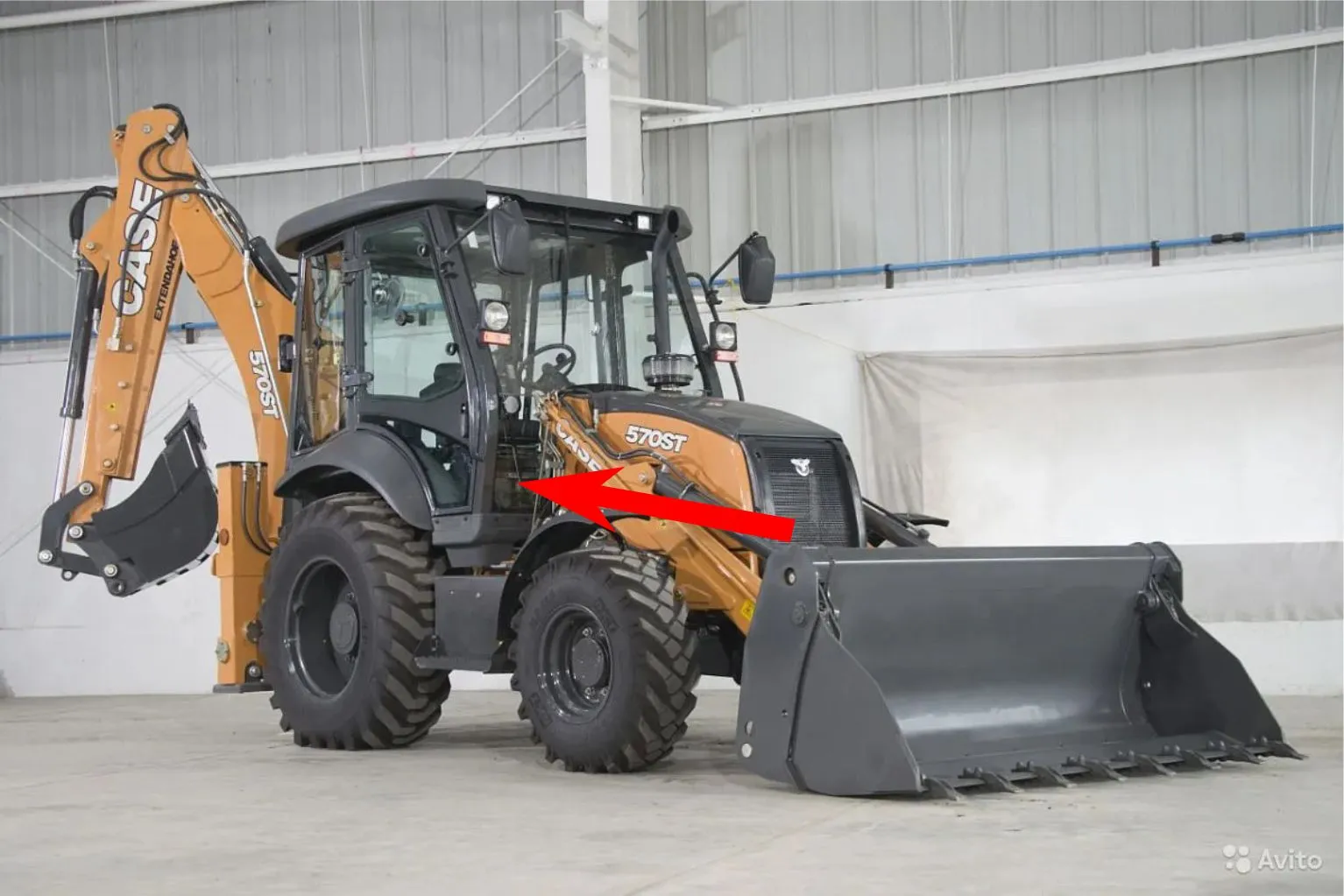 Стекло лобовое нижнее правое (закаленное) 84598732 для экскаватора-погрузчика Case 570ST