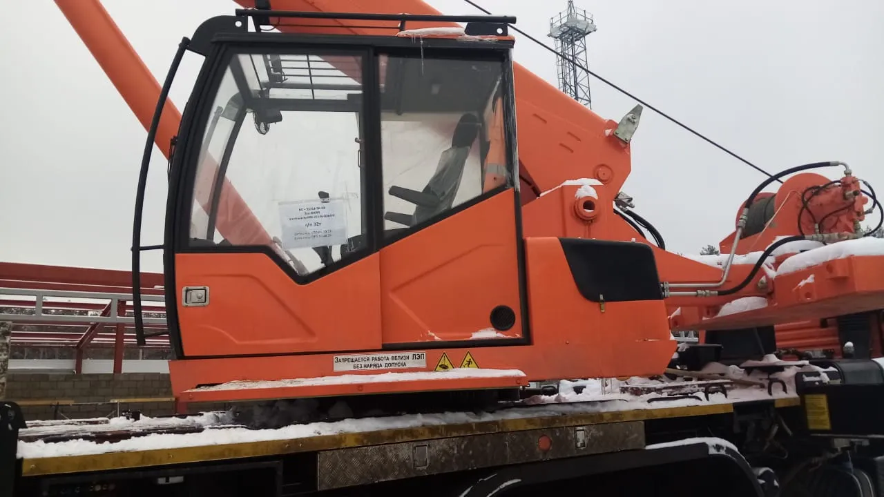 Стекло двери (купе) автокрана Клинцы