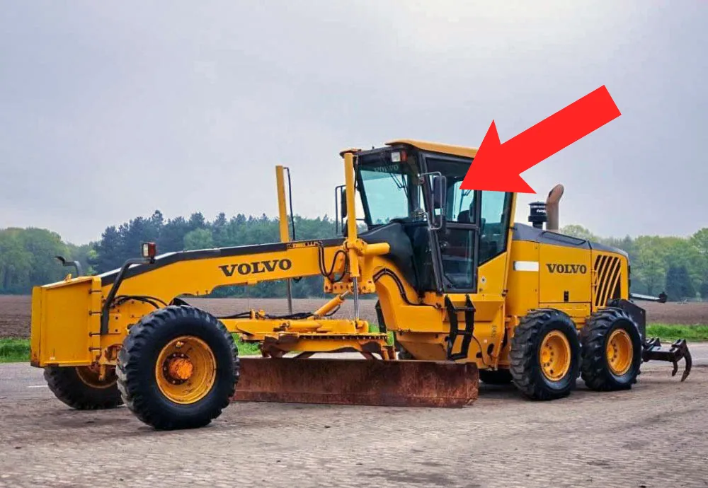 Стекло дверное верхнее левое (закаленное) для автогрейдера Volvo G976