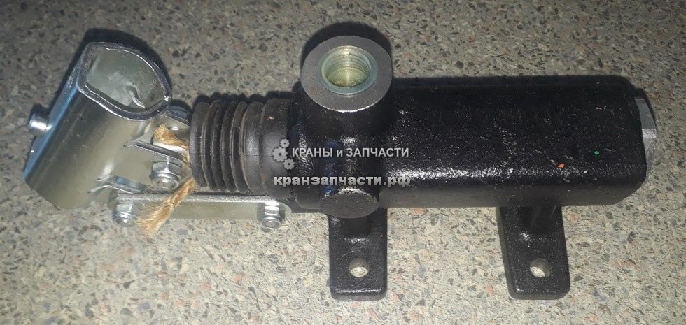 Насос ручной КС-45717.83.700-1 для автокранов Ивановец КС-35714, КС-35715, КС-45714, КС-45717, КС-54711, КС-54712, АК-25