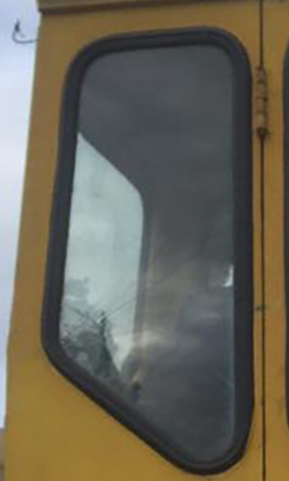 Стекло малое боковое кабины на бурильно-сваебойного комплекса БМ-811