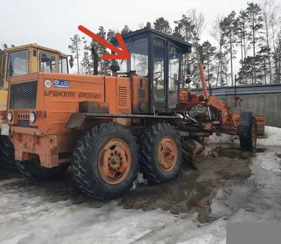 Стекло заднее 225.44.00.00.010-01 для автогрейдера ГС-18.05