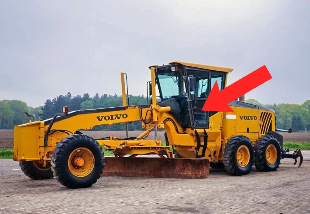 Стекло дверное нижнее левое (закаленное) для автогрейдера Volvo G976