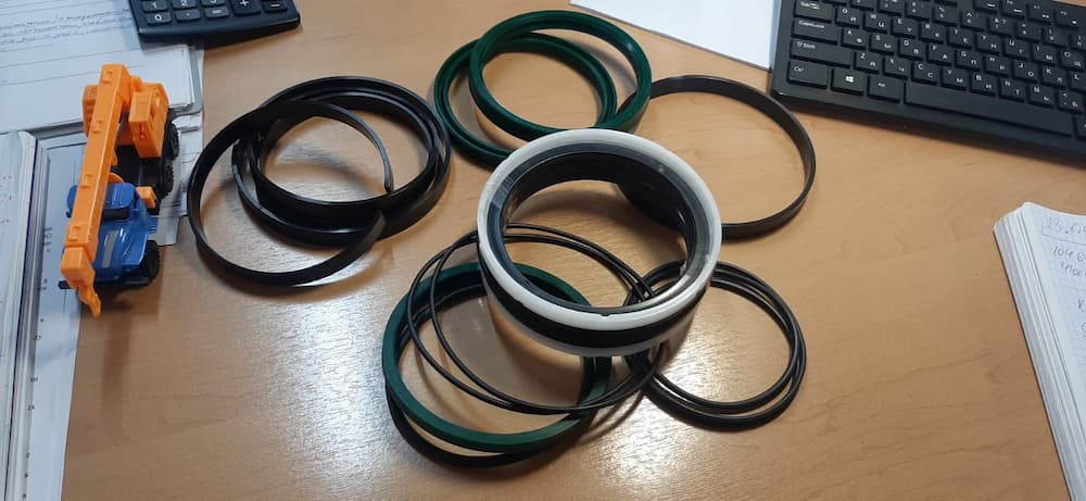 Ремкомплект РК-КС55713-125.100/2в-ГП выдвижения гидроцилиндра средней секции стрелы автокрана Галичанин, Клинцы