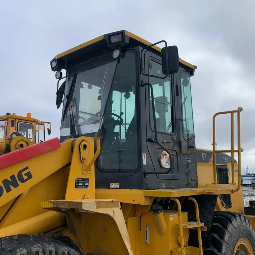 Стекло лобовое среднее (закаленное) для погрузчика фронтального LiuGong 836