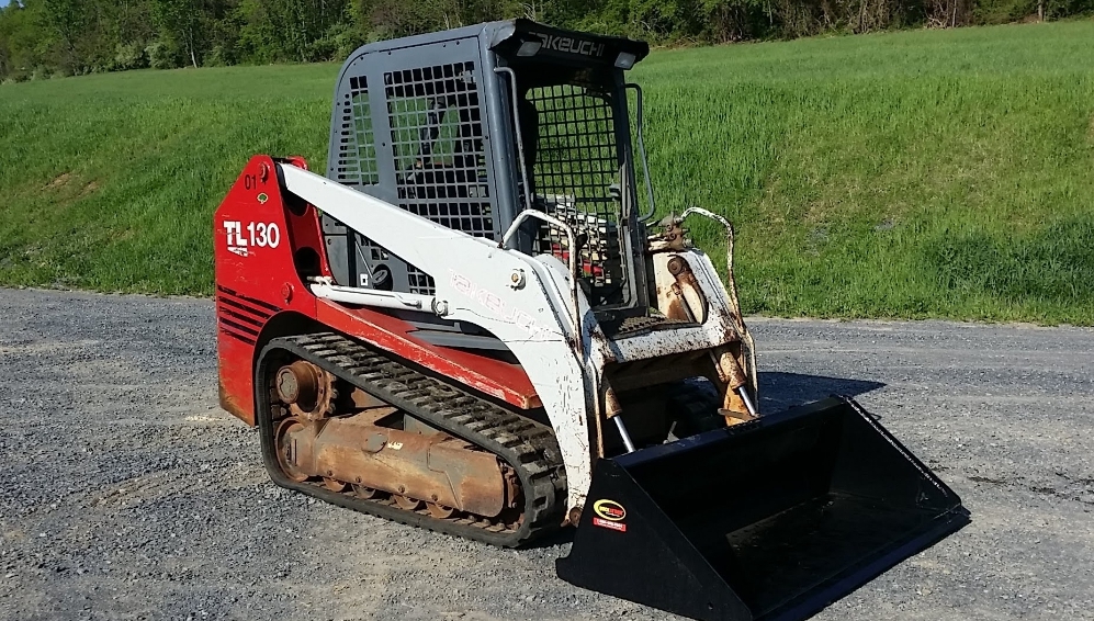 Стекло кузовное заднее правое верхние ближе к заднему стеклу (закаленное) для мини-погрузчика Takeuchi Tl130, Tl140