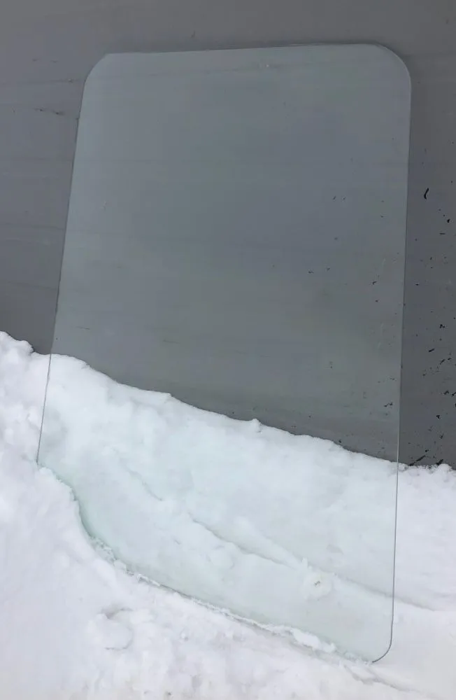 Стекло лобовое 225.34.00.00.011 (885x700) от автогрейдера ДЗ-180, ДЗ-143