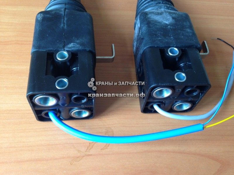 Блок управления PH1101351 179040059 двухкоординатный типа «джойстик» с красной кнопкой для ускорения грузовой лебедки автокрана Ивановец