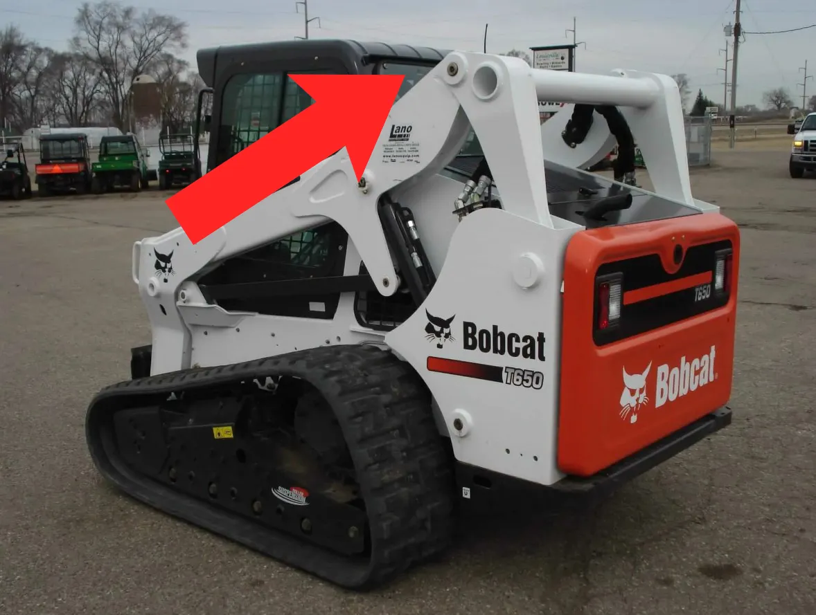 Стекло заднее c отверстиями (закаленное) для мини-погрузчика Bobcat T650, T650H, T770