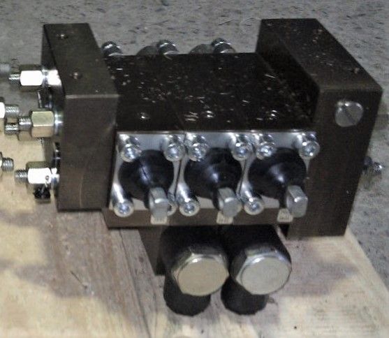 Гидрораспределитель РМ-12-02 3 секционный механическое управление на автоматрисы Муромтепловоз производство Агат