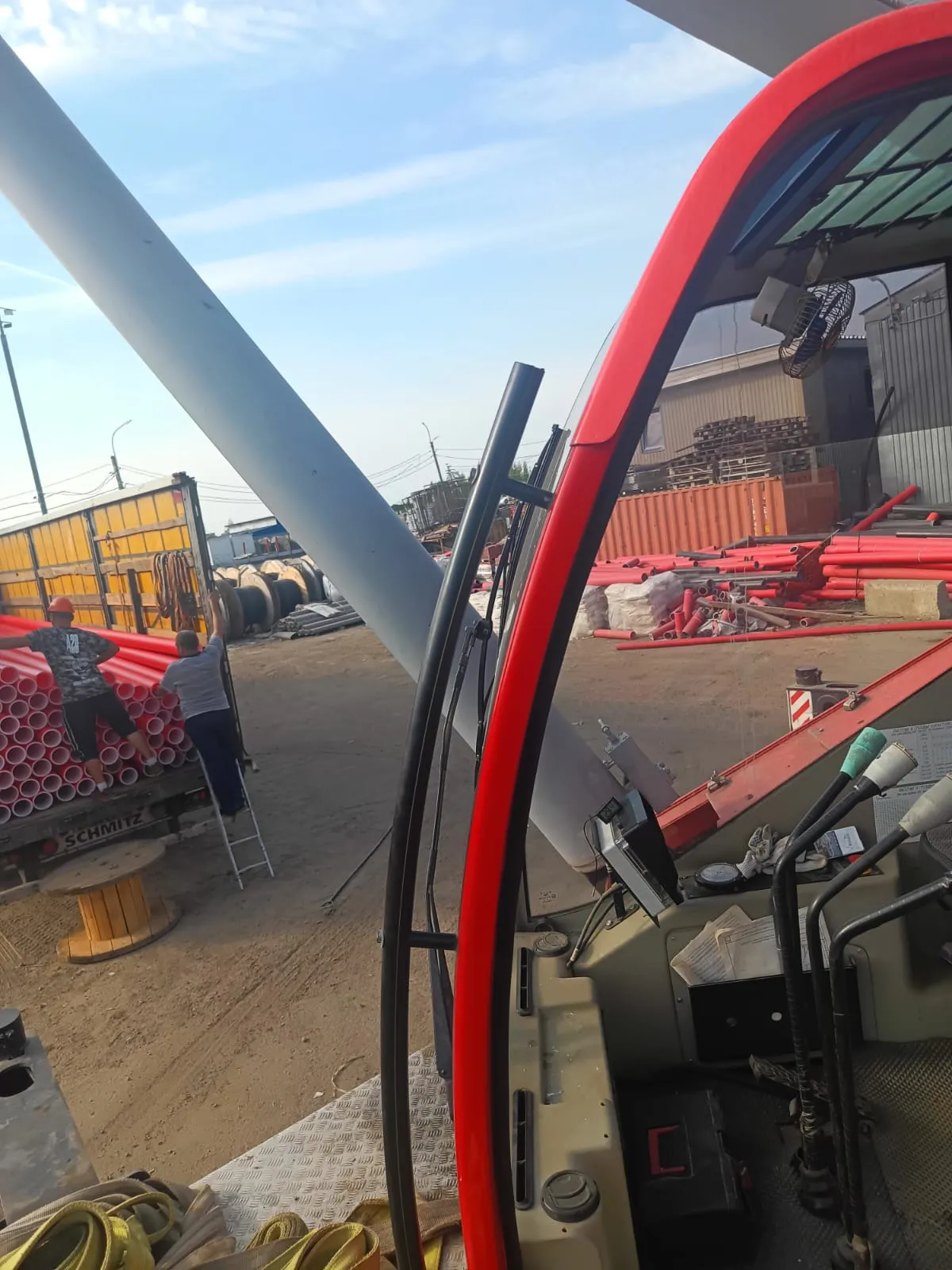 Стекло ветровое СНЛК1016-01.00.00.01 (804х1291) для автокрана Машека КС-55727