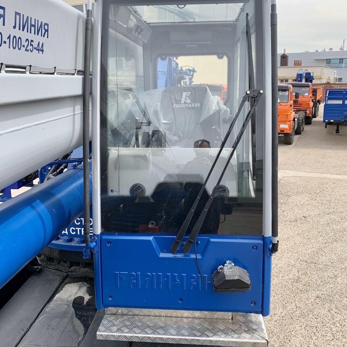 Стекло лобовое триплекс гнутое для автокранов Галичанин КС-65713-1 (KAMAZ-65201), КС-65713-5 (KAMAZ-6560), КС-65713-6 (МЗКТ-750002), КС-65715-1, КС-65715-2 (KAMAZ-7330)