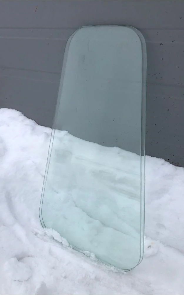 Стекло двери нижнее 225.34.00.00.015 от автогрейдера ДЗ-180, ДЗ-143