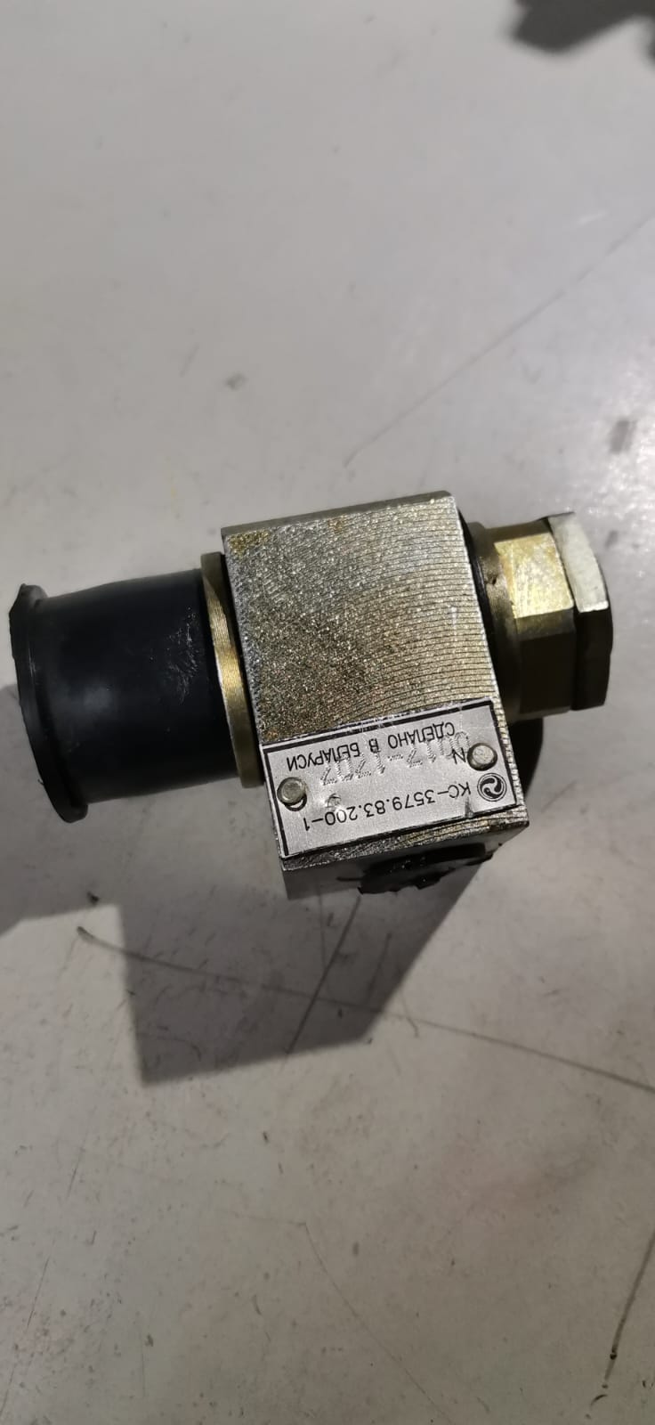 Гидрозамок КС-3579.83.200-1 выносных опор Машека КС-55727