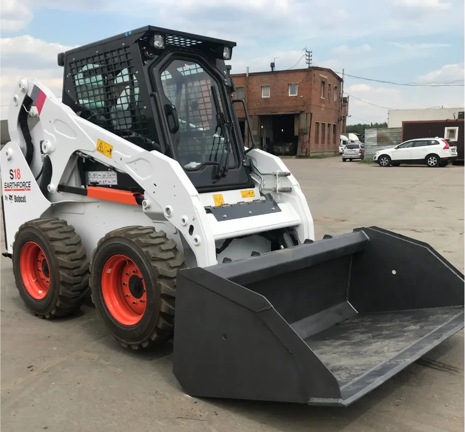 Стекло заднее (закаленное) 7278292 для мини-погрузчика Bobcat Earthforce S18, S16