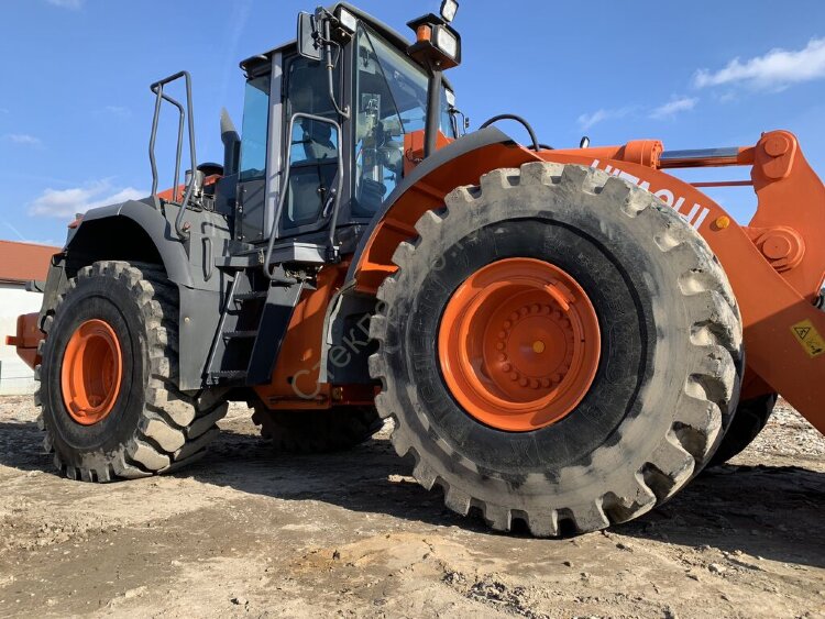 Стекло лобовое центральное (закаленное) 263G6-74102LHE для погрузчика фронтального Hitachi ZW310