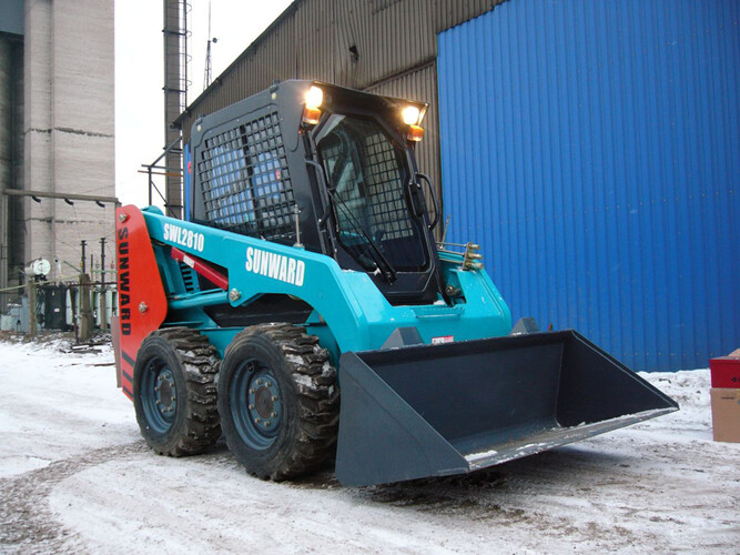 Стекло правое левое неподвижная форточка ближе к заднему (закаленное) для мини-погрузчика Sunward SWL2810, SWL3210