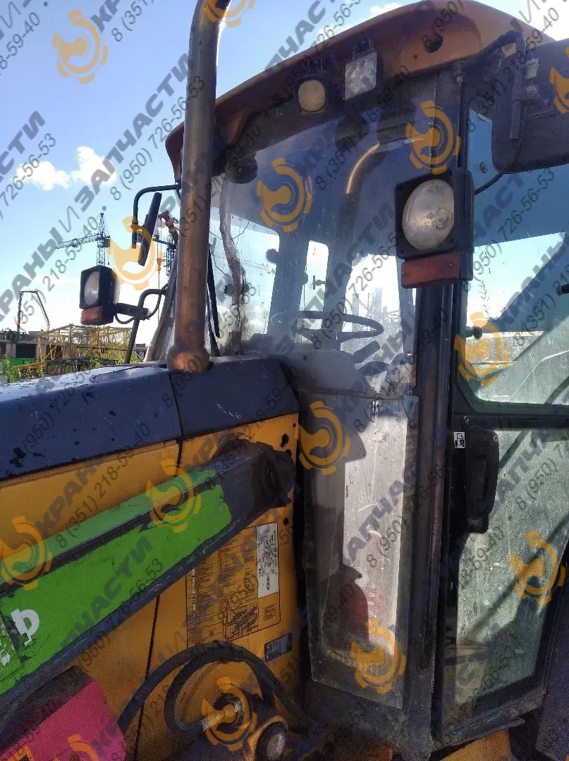 Стекло дверное левое верхние (закаленное) для экскаватора-погрузчика John Deere 325К
