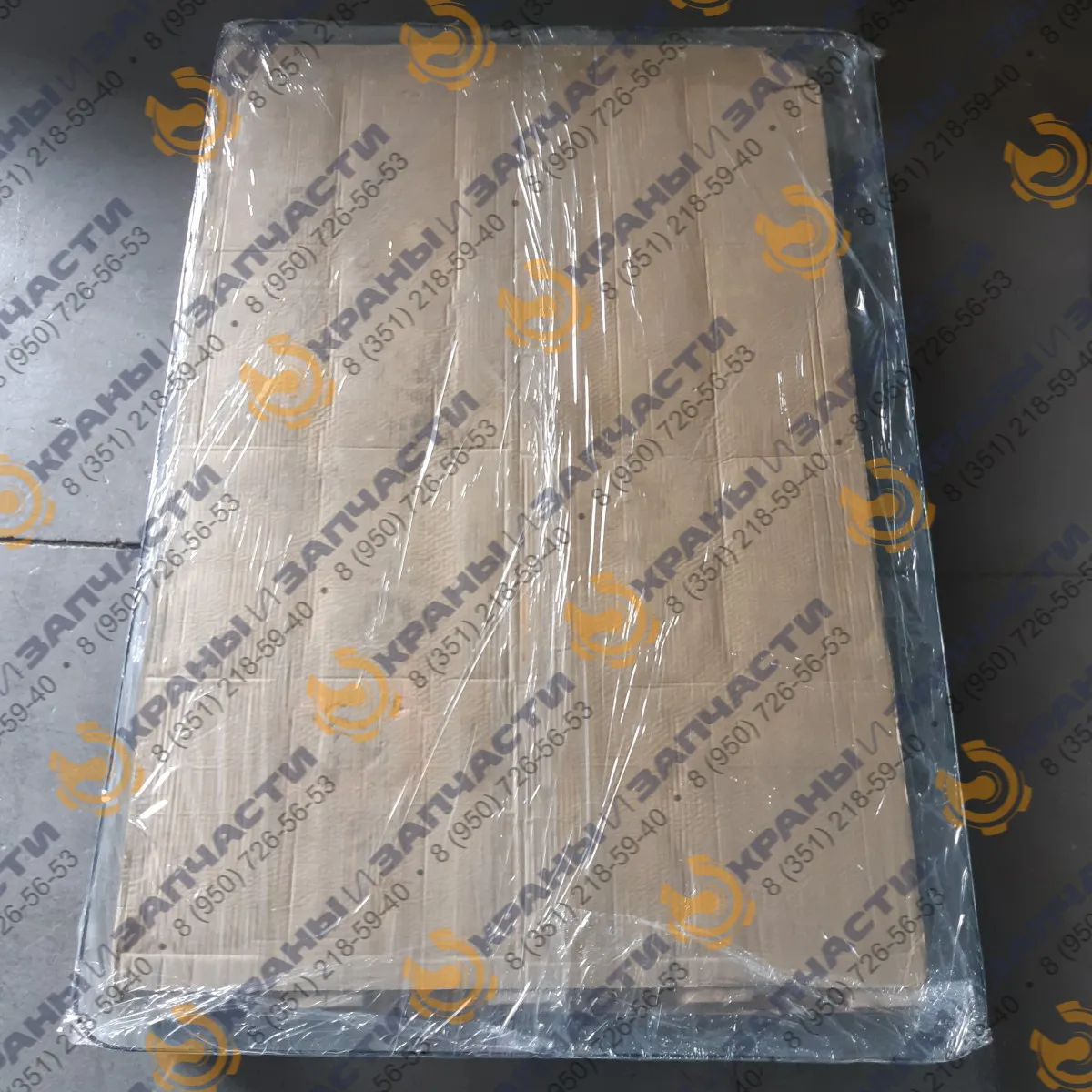 Стекло боковое 251.17.00.031 (1208х880-6) гусеничного крана ДЭК-321