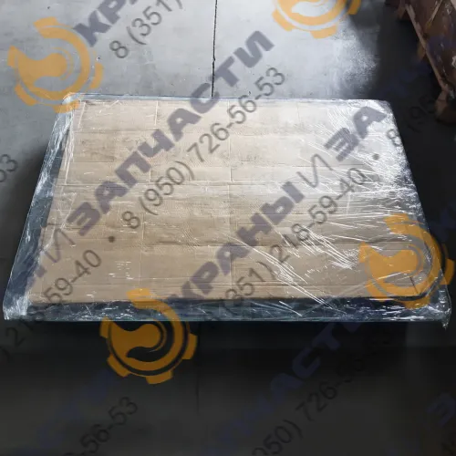 Стекло боковое 251.17.00.031 (1208х880-6) гусеничного крана ДЭК-321