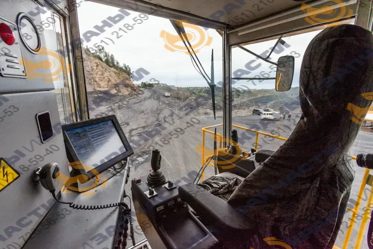 Стекло лобовое (триплекс) для экскаватора ЭКГ-18