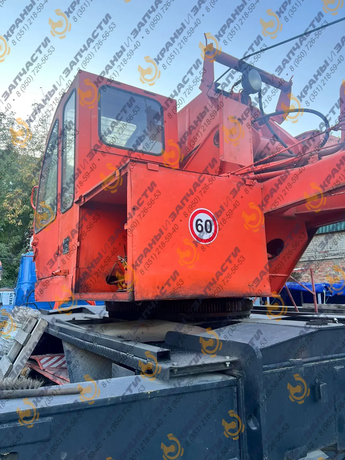 Стекло заднее МКТ-25.1065.63.00.00.01 (555х485) для автокрана Ульяновец МКТ-16, МКТ-20, МКТ-25, МКАТ-16, МКАТ-20, МКАТ-25, МКТБ-30, МКТБ-40, МКТБ-50