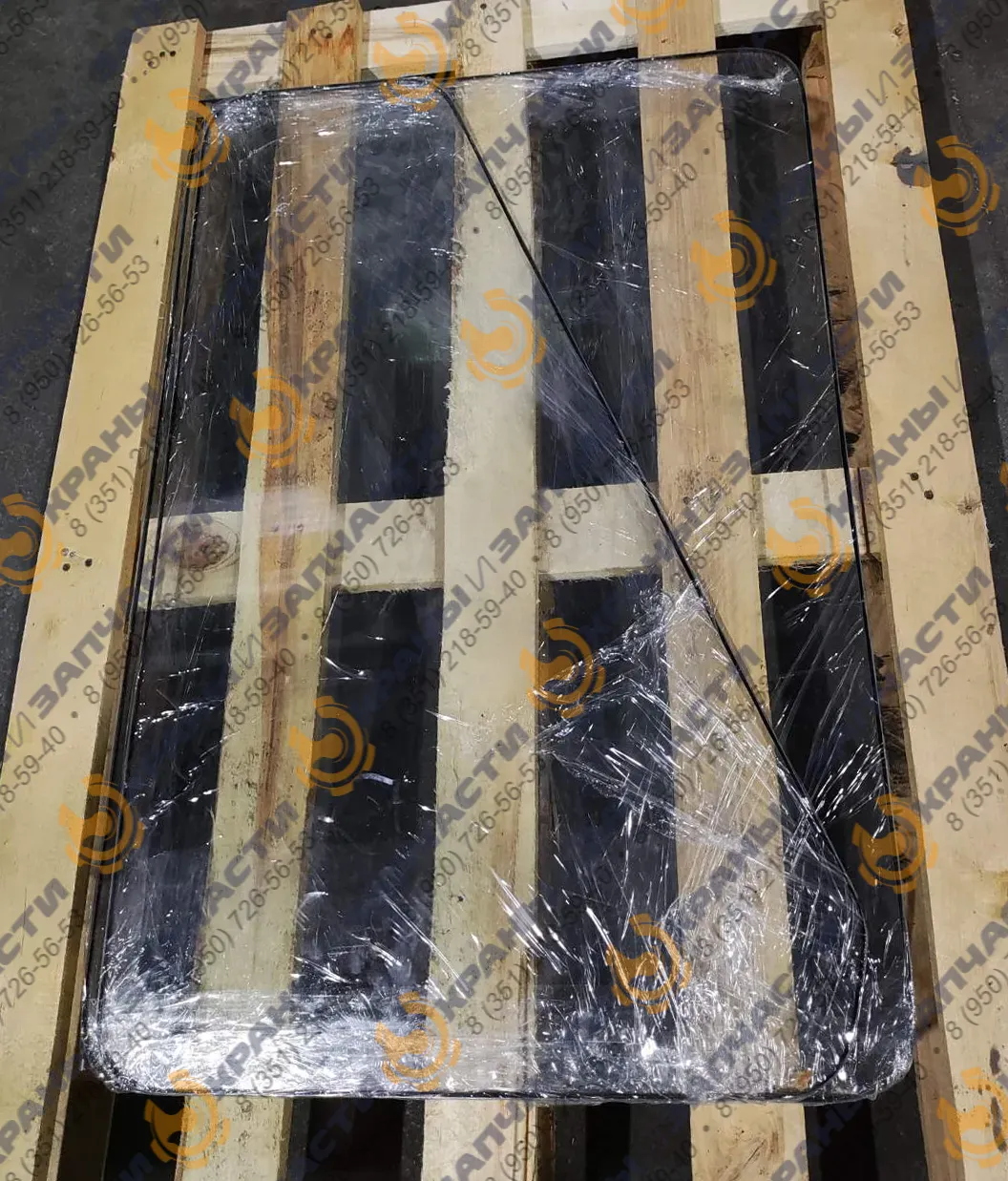 Стекло боковое косынка 251.17.00.030 (881х603-2) гусеничного крана ДЭК-251