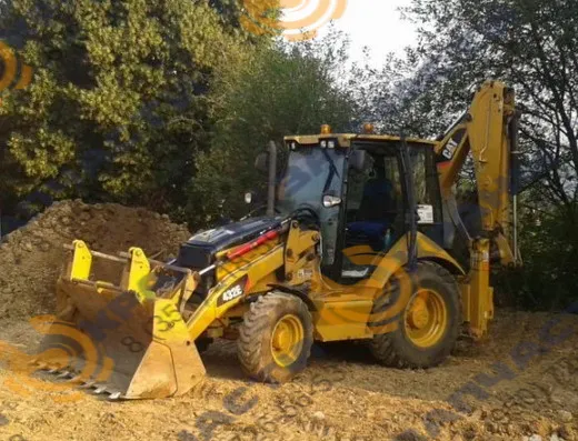 Стекло дверное правое нижнее Caterpillar 428e, 432e, 434e, 444e 2006