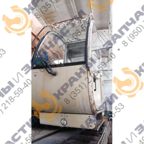 лобовое стекло кабины крановщика