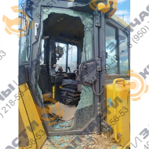 Стекло дверное левое (закаленное) 14X-Y79-1361 бульдозера Komatsu D65EX-16