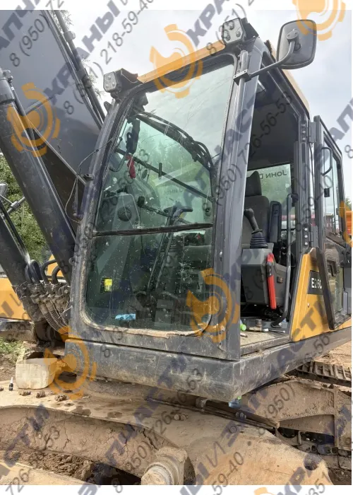 Стекло лобовое верхнее John Deere E260LC, (закалённое/триплекс)