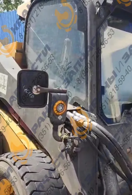 Стекло кузовное правое возле стрелы (закаленное) для мини-погрузчика Volvo MC135C, MC110C, MC115C