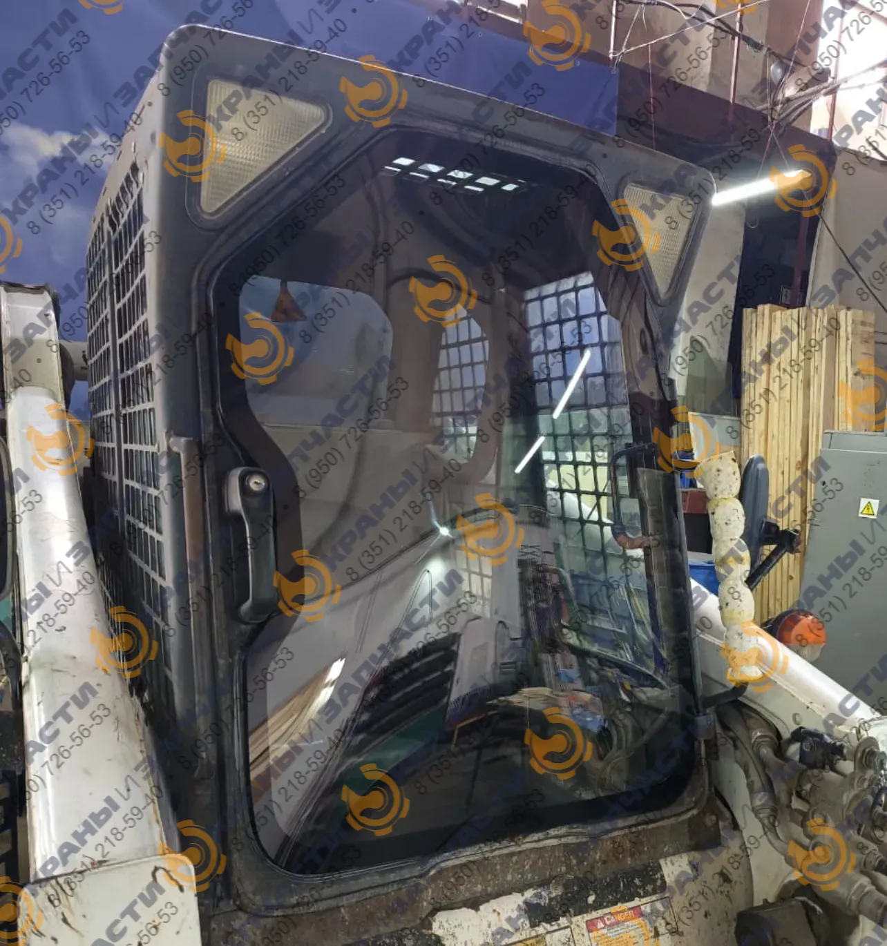 Стекло лобовое с отверстиями под дворник 5 мм (закаленное) 6735776; 6729776 для мини-погрузчика Bobcat S130, 150, 160, 175, 185, 205, 250, 250, 330, Т180