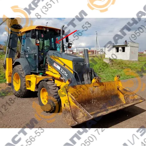 Стекло лобовое верхние ( закаленное) для экскаватора-погрузчика John Deere 325К