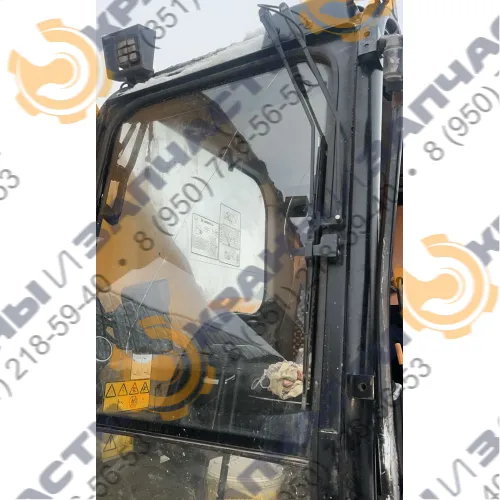 Стекло лобовое верхнее Индия (триплекс) для экскаватора JCB JS205l c 2017