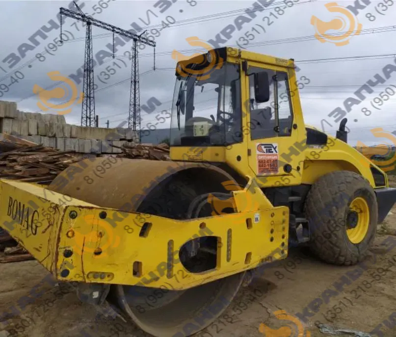 Стекло кузовное левое (закаленное) для катка Bomag Bw219D