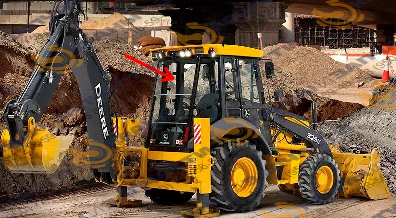 Стекло заднее верхние (закаленное) для экскаватора-погрузчика John Deere 325К