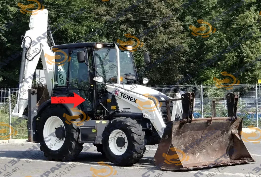 Стекло дверное нижнее правое (закаленное) 6099907M1 для экскаватора-погрузчика Terex 820, 825, 860