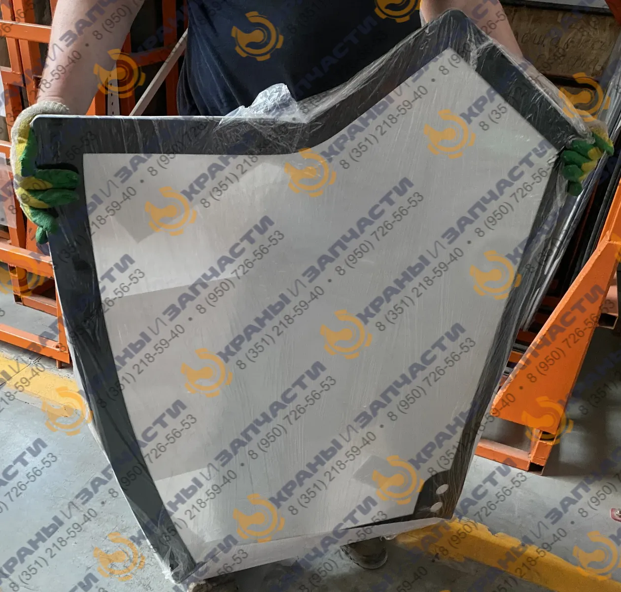 Стекло двери 1164*905, 5мм с отверстиями, шелкография, закаленное автокрана Клинцы КС-55713-5К-3