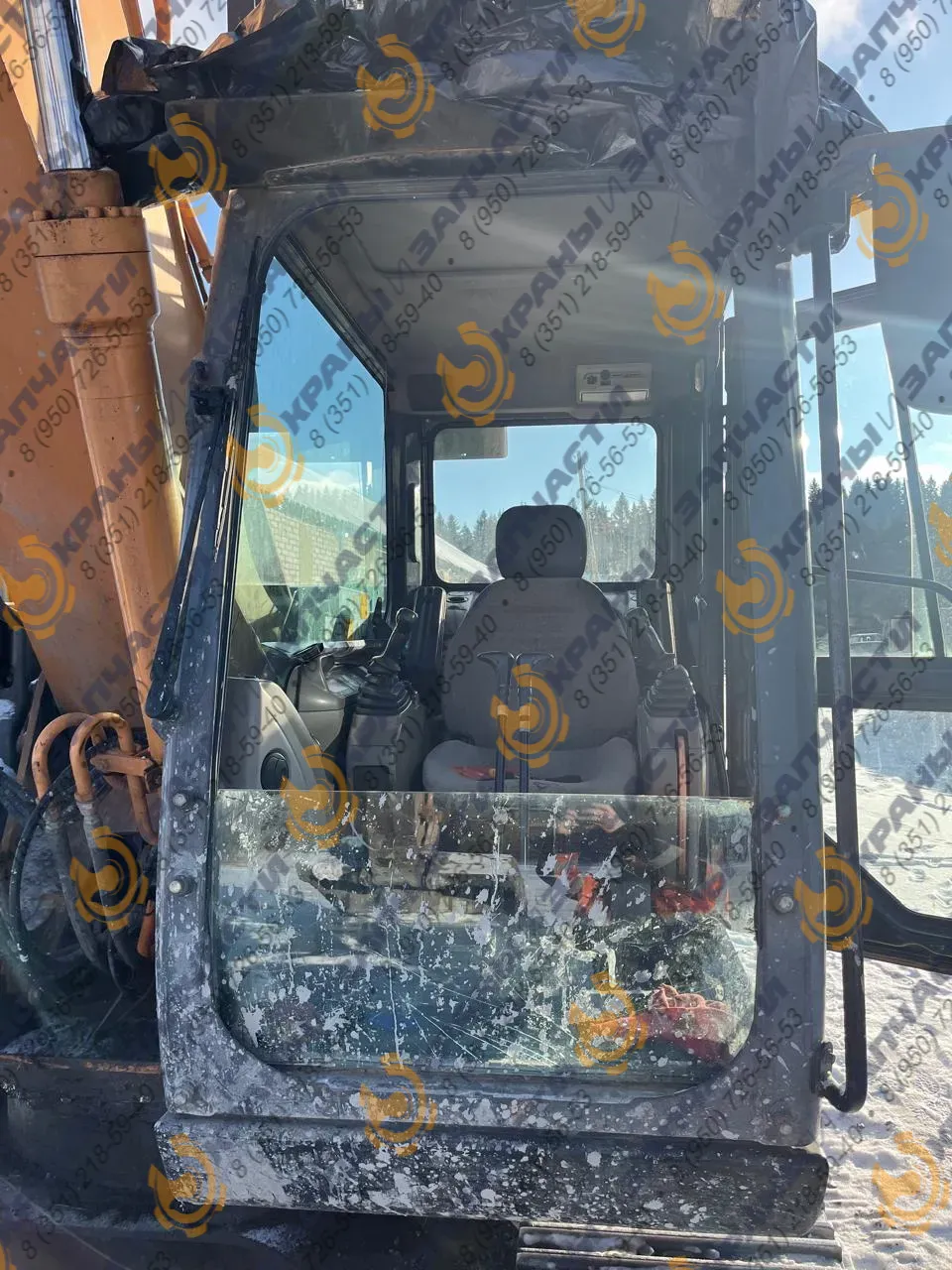 Стекло лобовое верхнее Case CX 210 B 1020х840 триплекс