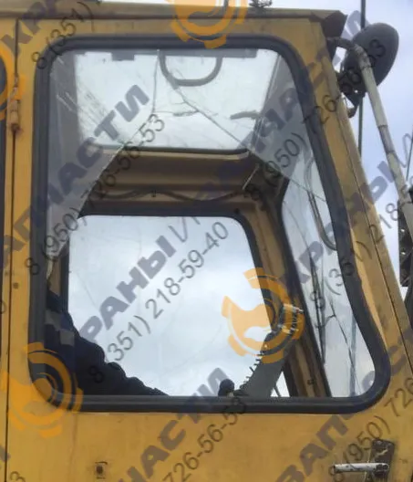 Дверное большое боковое стекло кабины на бурильно-сваебойный комплекс БМ-811