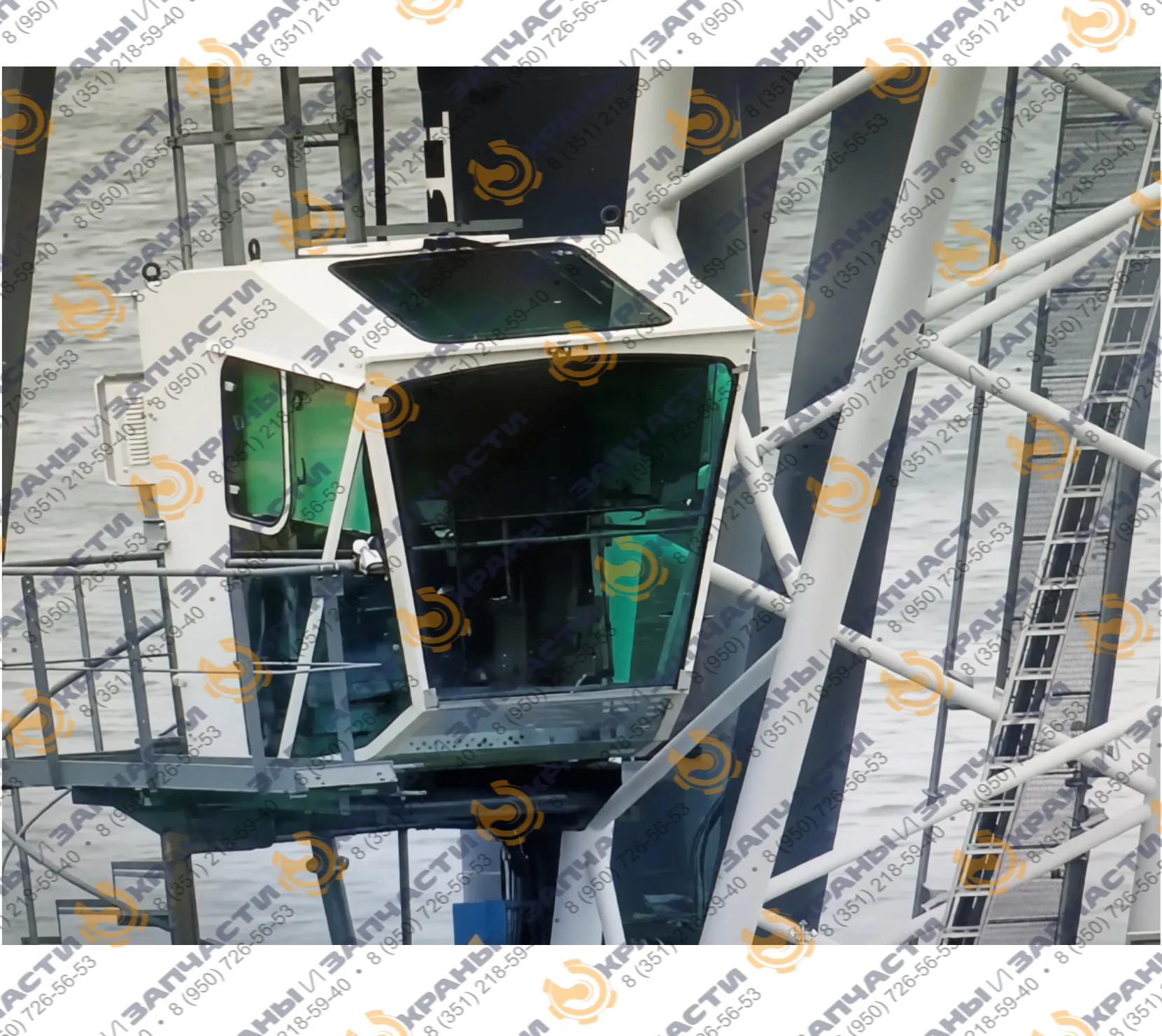 Стекло кабины мобильного ПК «Liebherr» боковое (2)