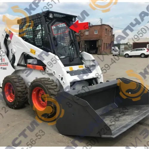 Стекло боковое Bobcat S18, S16 правое с вырезом под форточку