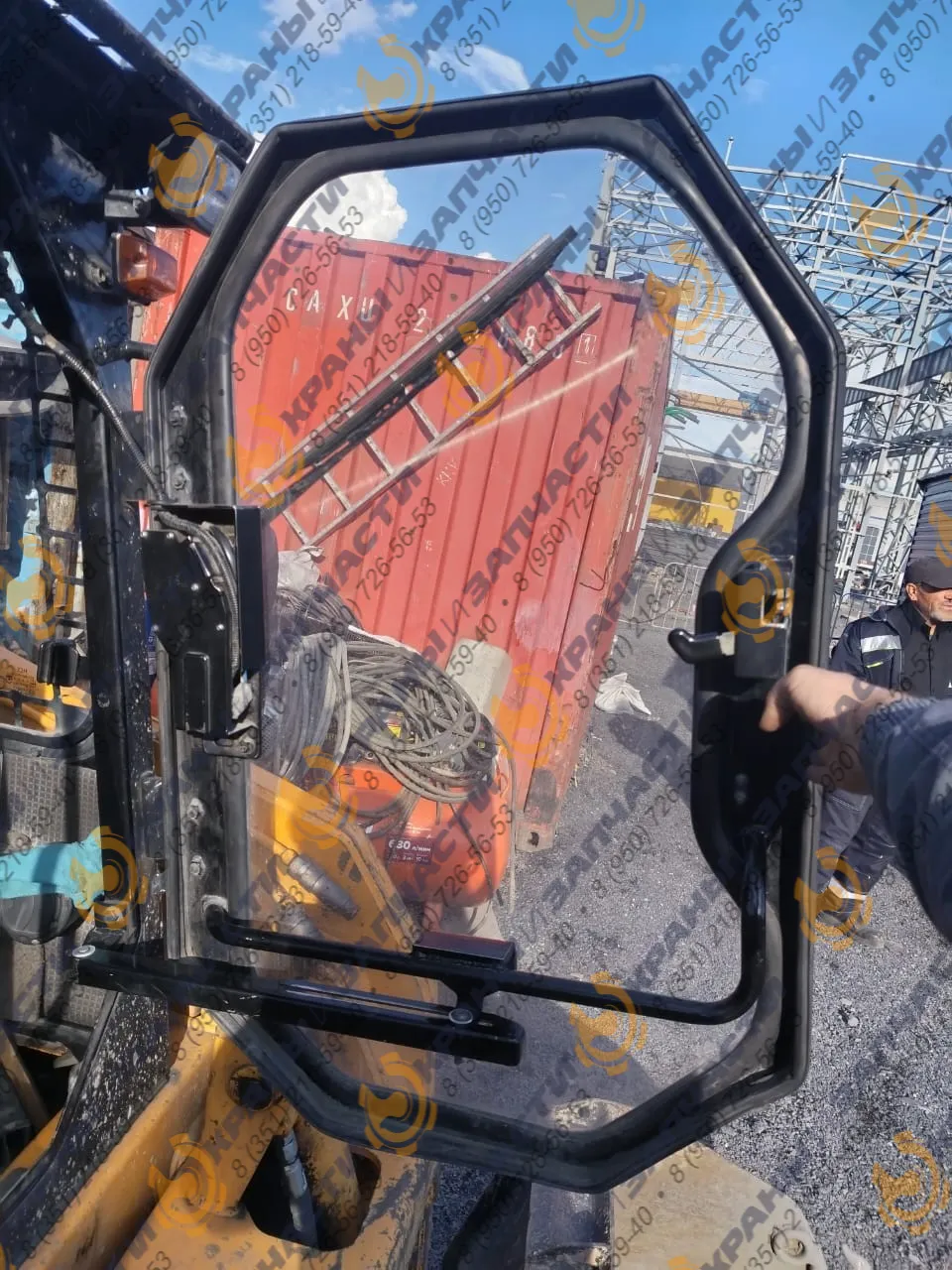 Стекло лобовое 1030х600 71S7-00360 для мини-погрузчика Нуundai HSL650-7, HSL850-7, HSL650-7A, HSL850-7A триплекс